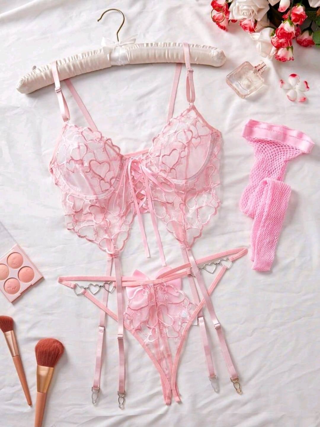 Conjunto de encaje corazón